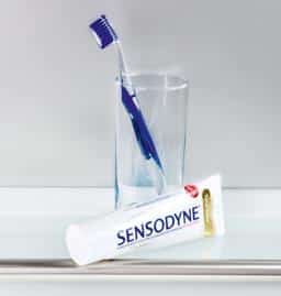 tandenborstel-glas-sensodyn